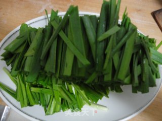 韭菜炒鸡蛋的做法步骤：2