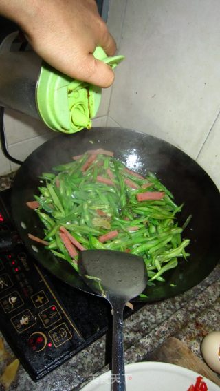简单好吃的快手菜——快炒四季豆的做法步骤：8