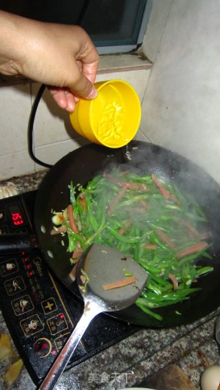 简单好吃的快手菜——快炒四季豆的做法步骤：11
