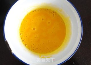 简单蛋糕怎么做---卷起来  超软千页纹黄桃蛋糕卷的做法步骤：2