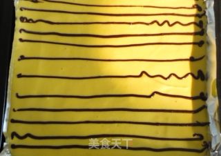 简单蛋糕怎么做---卷起来  超软千页纹黄桃蛋糕卷的做法步骤：7