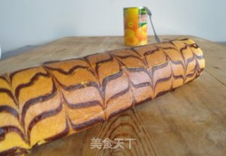 简单蛋糕怎么做---卷起来  超软千页纹黄桃蛋糕卷的做法步骤：11