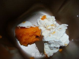 豆渣的花样年华——南瓜豆渣奶酪面包的做法步骤：1