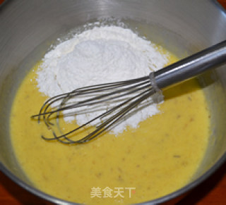 香蕉核桃戚风蛋糕的做法步骤：5