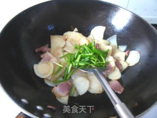 爱上土豆丝的姊妹--香葱腊肉土豆片的做法步骤：7