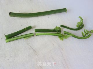 炒巴古【野生厥菜】的做法步骤：4