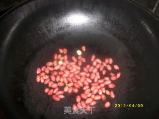 花生银耳蛋白汤的做法步骤：3