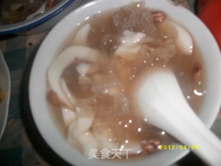 花生银耳蛋白汤的做法步骤：4