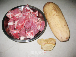 莲藕排骨汤的做法步骤：1