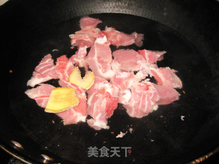 莲藕排骨汤的做法步骤：2
