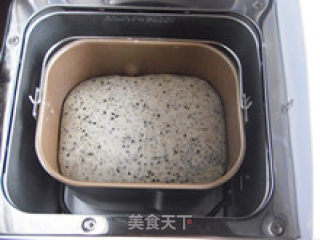 多吃粗粮更健康--黑芝麻吐司的做法步骤：7