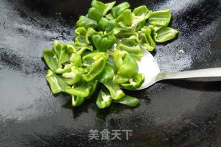青椒炒腊肠的做法步骤：4