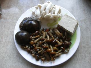 酸辣三菇豆腐汤的做法步骤：1