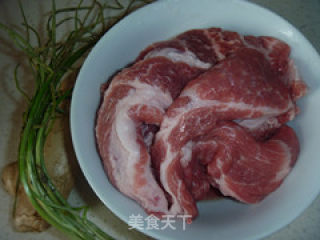 蜜汁葱香烤肉的做法步骤：1