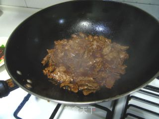 让你闻着味道就想吃的一道超级开胃菜--尖椒沙茶牛肉的做法步骤：12