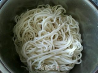 家常拌面的做法步骤：1