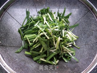 【魔芋炒韭菜】的做法步骤：2