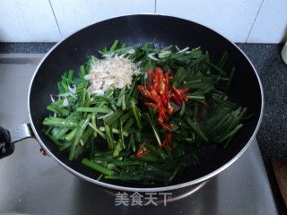 【魔芋炒韭菜】的做法步骤：5