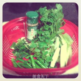 麻辣鲫鱼的做法步骤：1
