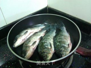 麻辣鲫鱼的做法步骤：2