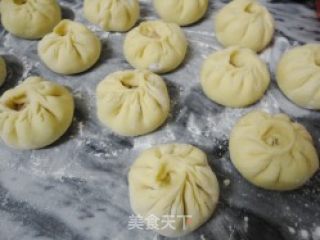 玉米面鲜肉包子的做法步骤：11