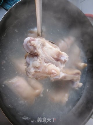 腐乳烧猪蹄的做法步骤：3