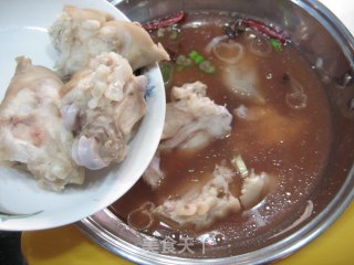腐乳烧猪蹄的做法步骤：9
