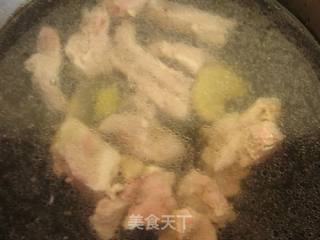速食排骨藕汤的做法步骤：2