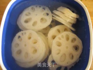 速食排骨藕汤的做法步骤：3