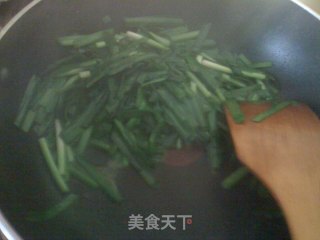韭菜炒蛋的做法步骤：2