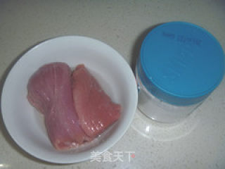 糖醋里脊的做法步骤：1