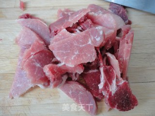 芋头猪肉炖粉条的做法步骤：1