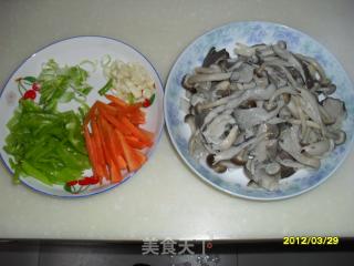 炒蘑菇的做法步骤：4