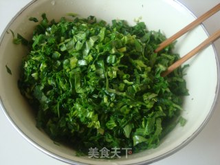 菠菜饼的做法步骤：1