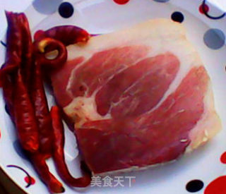 嫩白菜炒火腿的做法步骤：1
