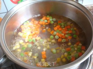 水果炒饭更美味——鲜香虾仁菠萝炒饭的做法步骤：4