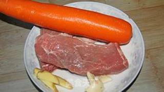 胡萝卜炒牛肉的做法步骤：1