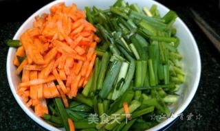豆腐炒韭菜的做法步骤：1
