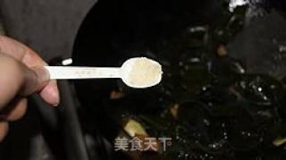 五花肉炒海带的做法步骤：6