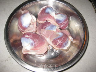 酸豆角炒鸡胗的做法步骤：1
