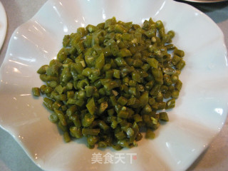 酸豆角炒鸡胗的做法步骤：4