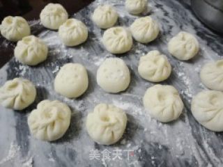 白白胖胖的------酸菜猪肉包子的做法步骤：16