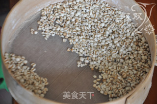 春季不可或缺的“祛湿美容茶”——薏米茶的做法步骤：1
