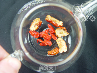 春季不可或缺的“祛湿美容茶”——薏米茶的做法步骤：5