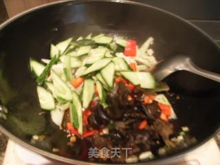 菜花黄瓜炒肉的做法步骤：5