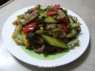 菜花黄瓜炒肉的做法步骤：7