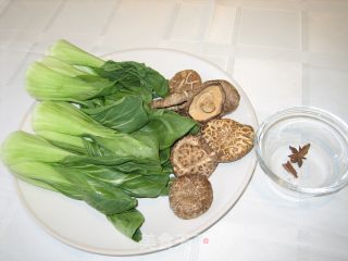 家常菜——小油菜揽香菇的做法步骤：1