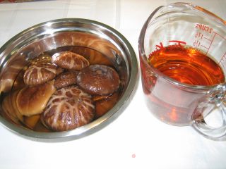 家常菜——小油菜揽香菇的做法步骤：2