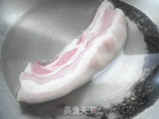 五花肉烧面筋的做法步骤：2