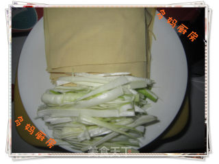 适合孩子吃的京酱肉丝的做法步骤：2